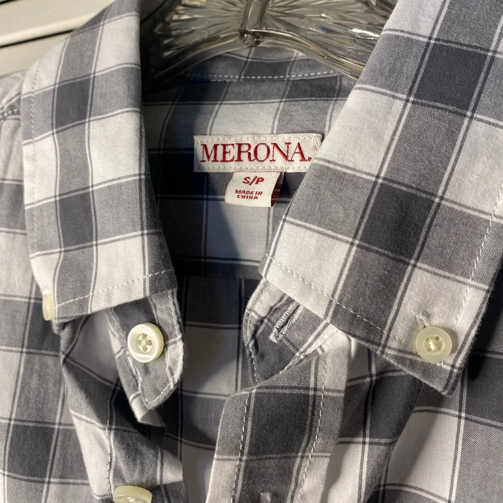 Long sleeve Merona button down shirt. - Picture 4 of 5